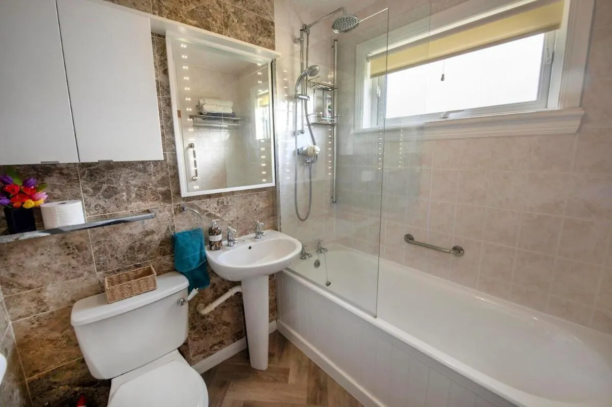 Beautiful Spacious House Airport Edinburg Semesterbostad